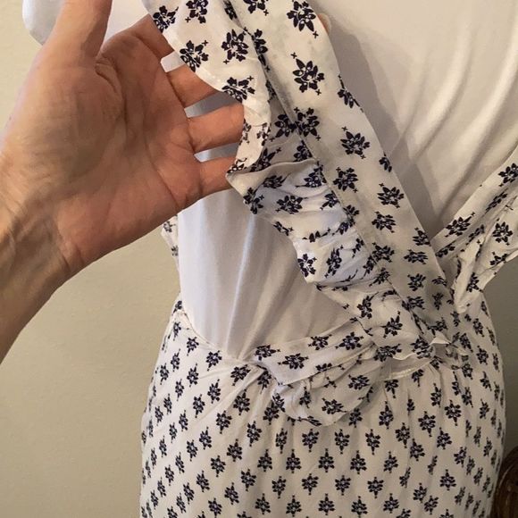 Sadie & Sage blue & white jumper w/ a bottom ruffle and criss cross back. - Picture 5 of 12